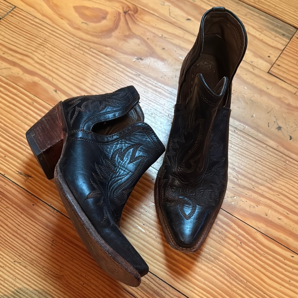 Ariat Black Ankle Boots with Side Zipper and Stacked Heel